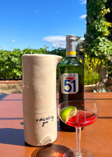 A SHIT EATING GRIN LARGE SERVING PITCHER